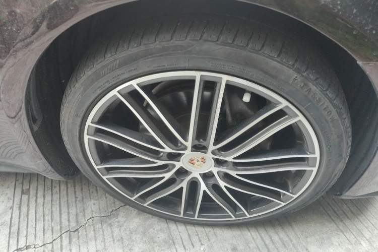 Used Porsche Panamera 2017 Panamera 3.0T Right Front Wheel Hub