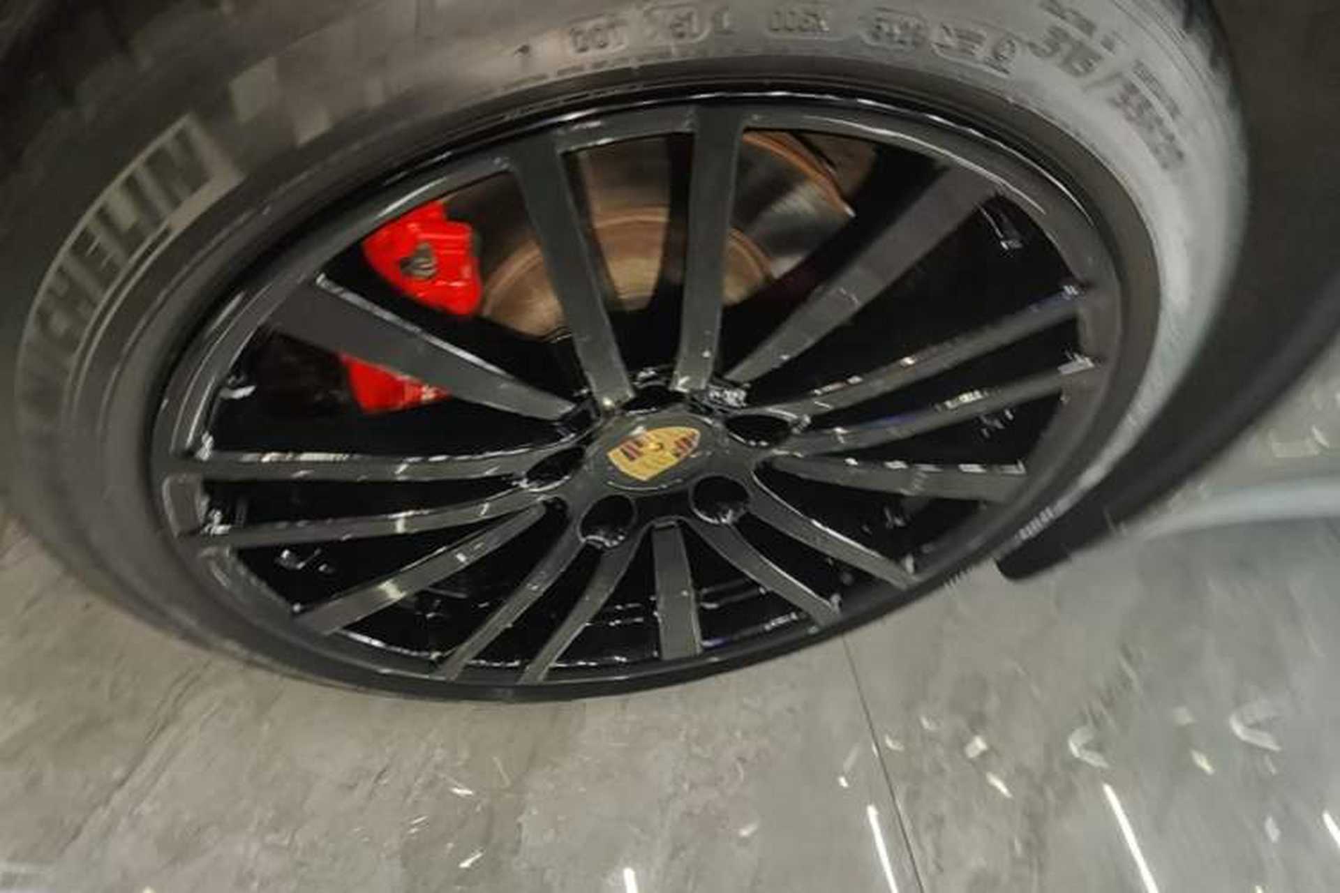 Used Porsche Panamera 2017 Panamera 3.0T Right Rear Wheel Hub