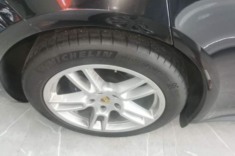 Used Porsche Panamera 2017 Panamera 3.0T Right Rear Wheel Hub