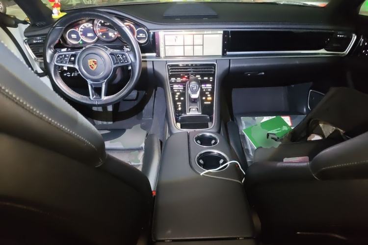 Used Porsche Panamera 2017 Panamera 4 Sport Turismo 3.0T Center Console