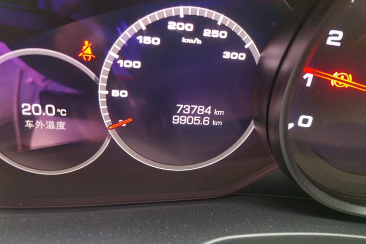 Used Porsche Panamera 2017 Panamera 3.0T Odometer Close Up