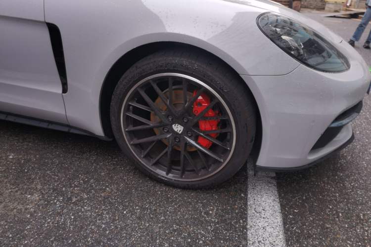 Used Porsche Panamera 2017 Panamera 3.0T Right Front Wheel Hub
