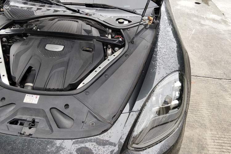 Used Porsche Panamera 2017 Panamera 3.0T Engine Bay Left