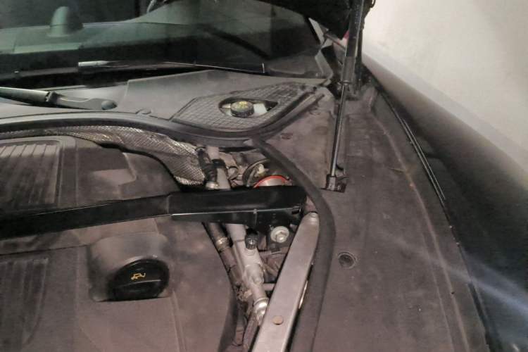 Used Porsche Panamera 2017 Panamera 3.0T Engine Bay Left
