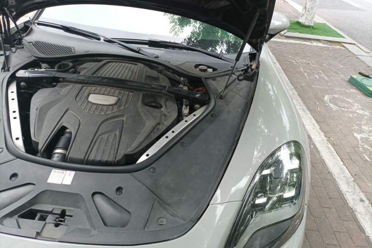 Used Porsche Panamera 2017 Panamera 3.0T Engine Bay Left