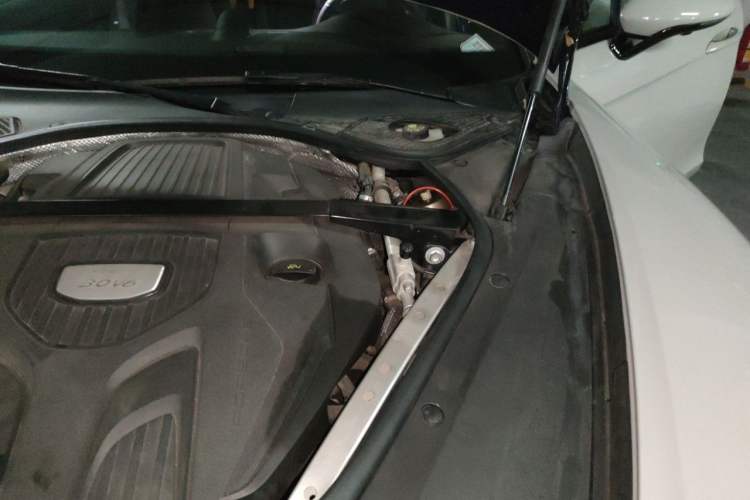 Used Porsche Panamera 2017 Panamera 3.0T Engine Bay Left