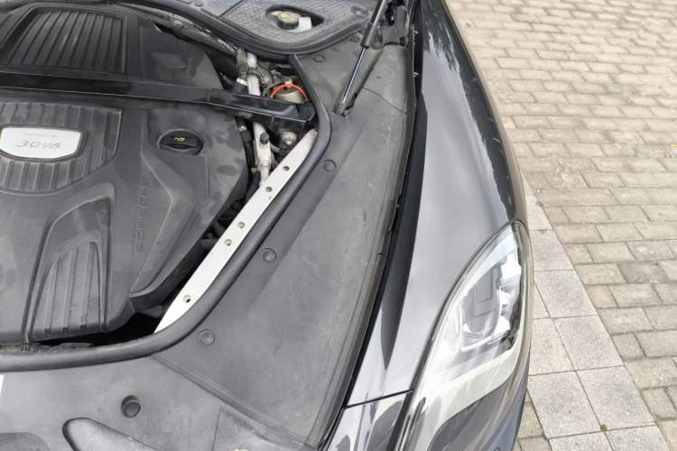 Used Porsche Panamera 2017 Panamera Executive Long Wheelbase 3.0T Engine Bay Left