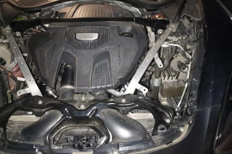 Used Porsche Panamera 2017 Panamera 3.0T Engine Bay Left