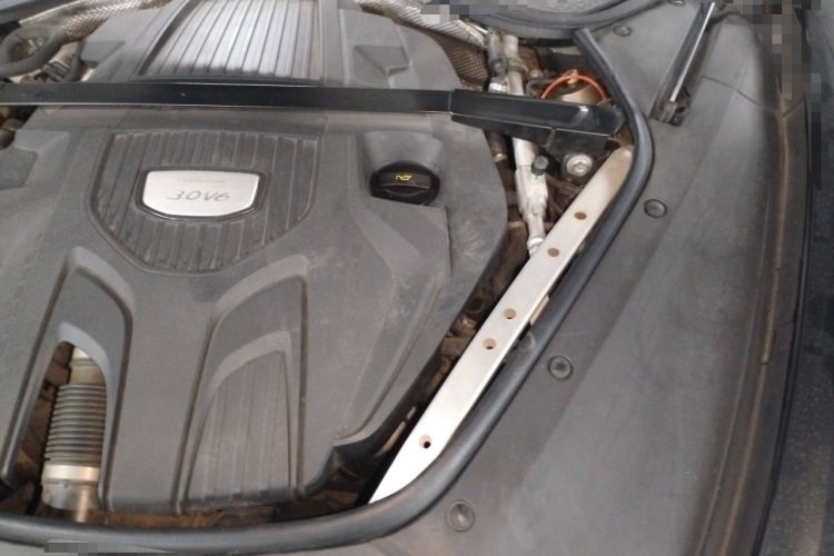 Used Porsche Panamera 2017 Panamera 3.0T Engine Bay Left