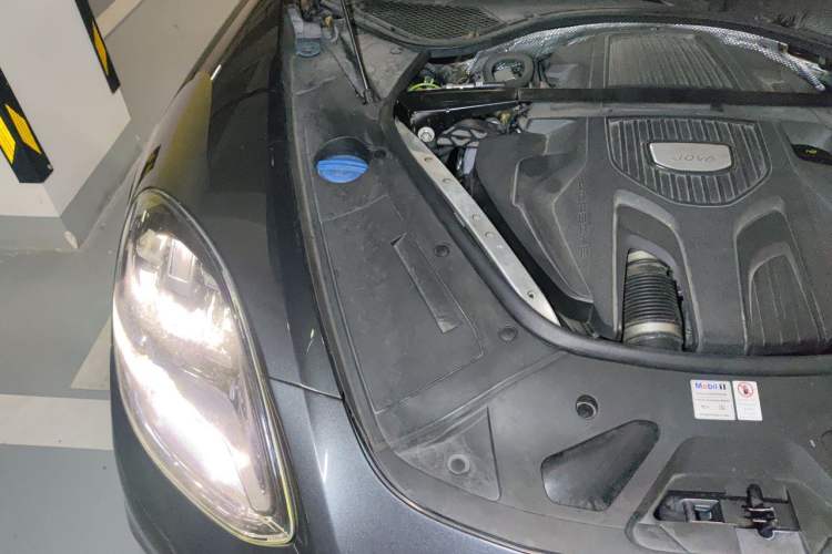 Used Porsche Panamera 2017 Panamera 3.0T Engine Bay Right
