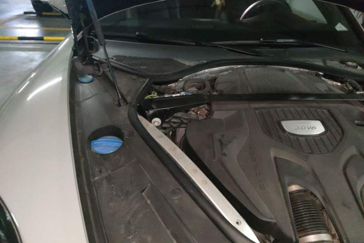 Used Porsche Panamera 2017 Panamera 3.0T Engine Bay Right