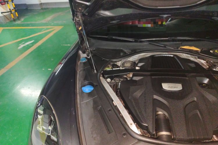 Used Porsche Panamera 2017 Panamera 3.0T Engine Bay Right