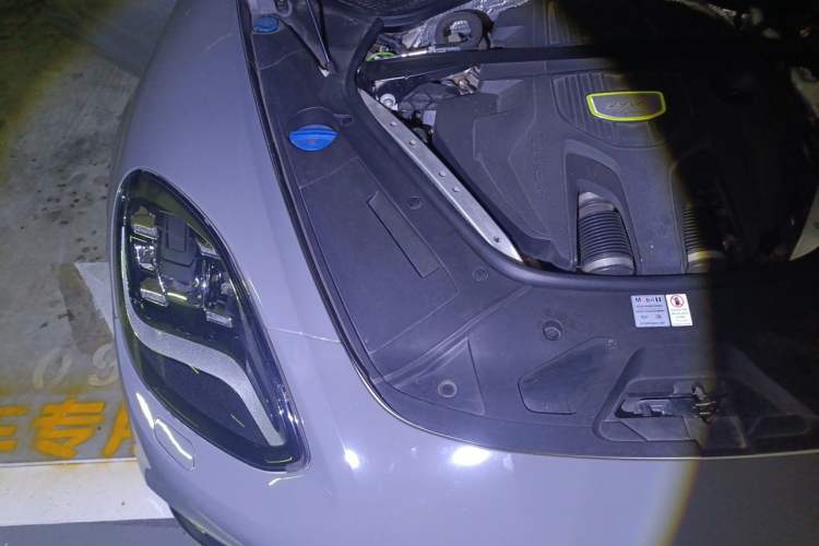 Used Porsche Panamera 2017 Panamera 4 E-Hybrid Executive Long Wheelbase 2.9T Engine Bay Right
