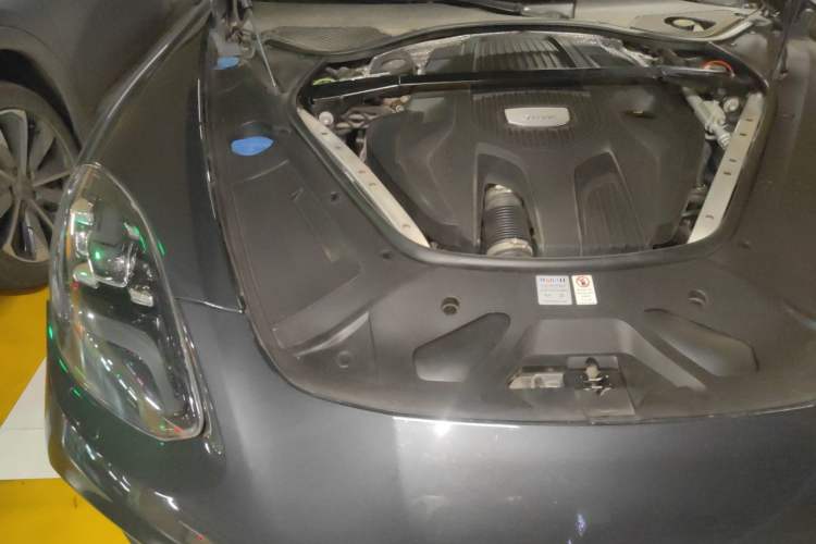 Used Porsche Panamera 2017 Panamera 4 Executive Long Wheelbase 3.0T Engine Bay Right