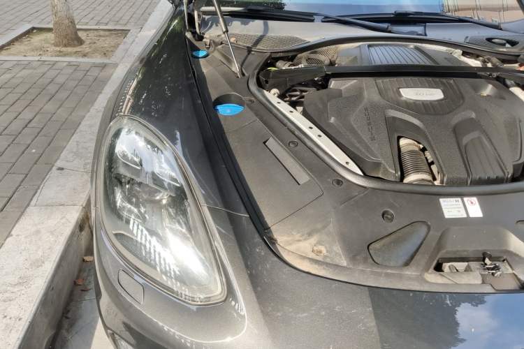 Used Porsche Panamera 2017 Panamera 3.0T Engine Bay Right