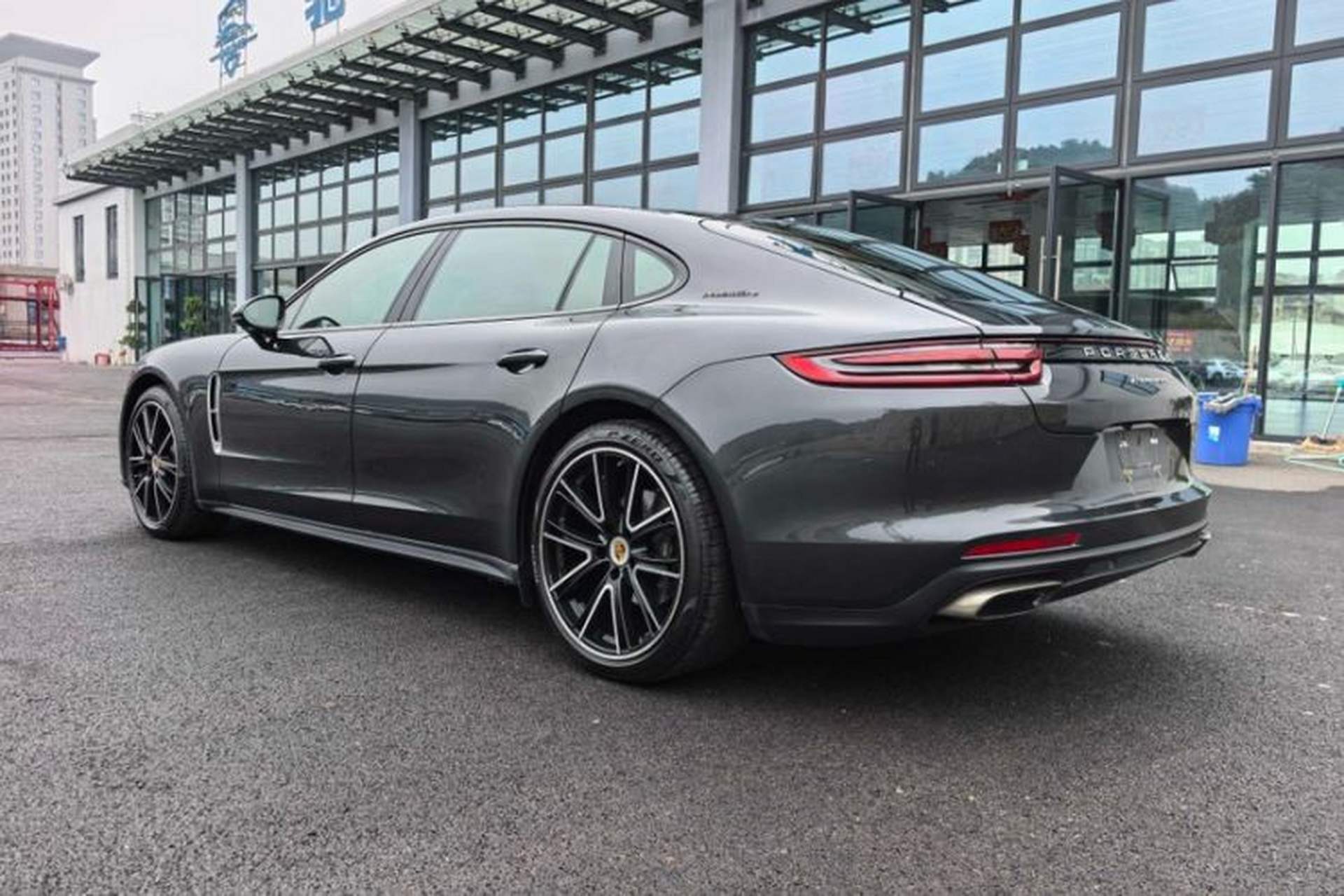 Used Porsche Panamera 2017 Panamera 4 Executive Long Wheelbase 3.0T Exterior 3