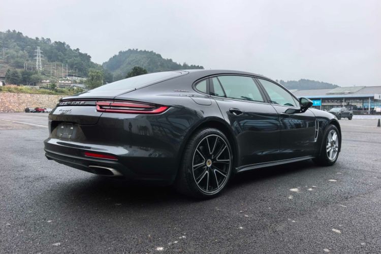 Used Porsche Panamera 2017 Panamera 4 Executive Long Wheelbase 3.0T Exterior 5