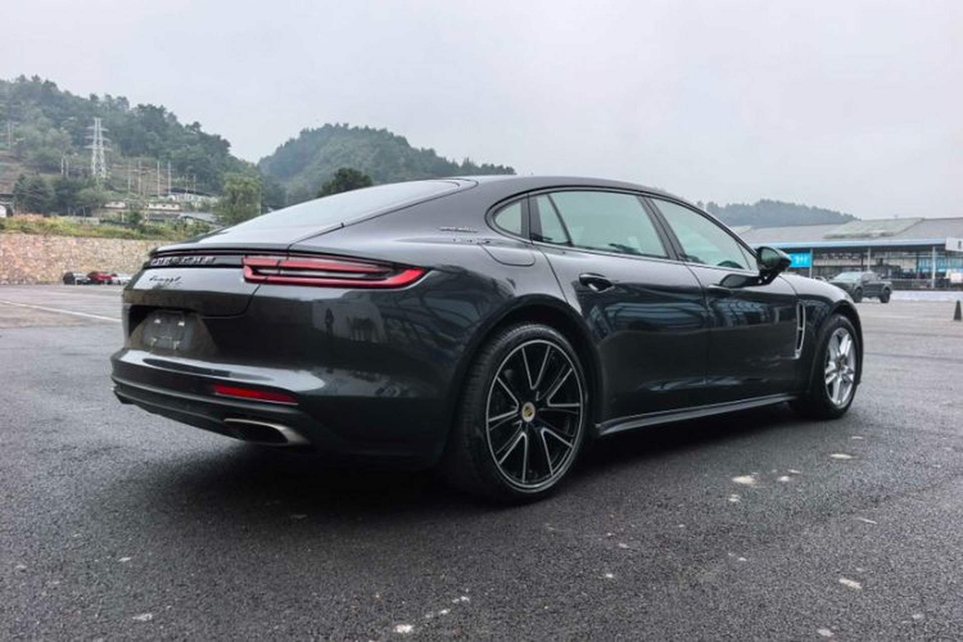 Used Porsche Panamera 2017 Panamera 4 Executive Long Wheelbase 3.0T Exterior 5