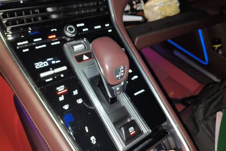 Used Porsche Panamera 2017 Panamera 4 E-Hybrid Executive Long Wheelbase 2.9T Gear Lever