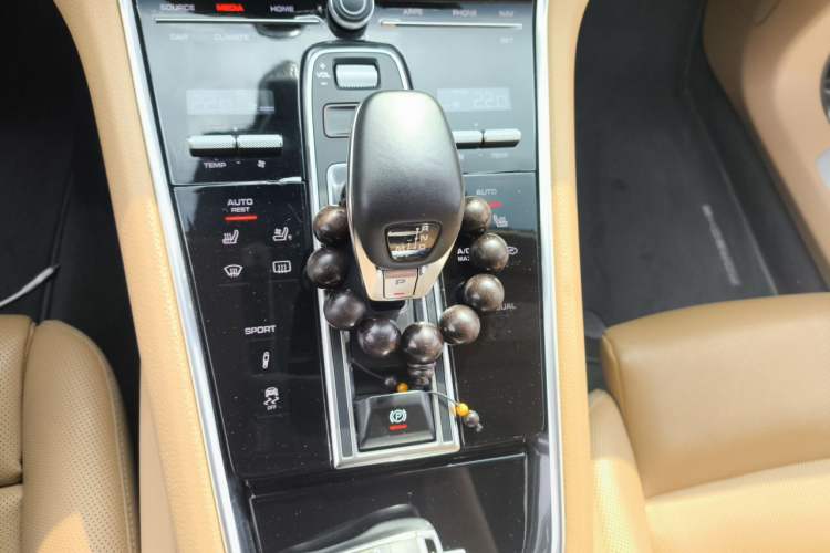 Used Porsche Panamera 2017 Panamera Executive Long Wheelbase 3.0T Gear Lever