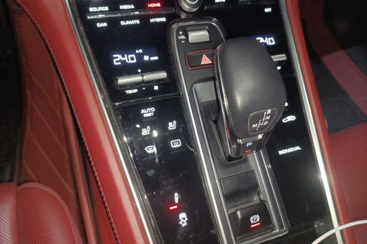 Used Porsche Panamera 2017 Panamera 4 E-Hybrid Executive Long Wheelbase 2.9T Gear Lever