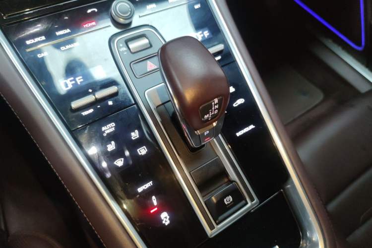 Used Porsche Panamera 2017 Panamera 4S Executive Long Wheelbase 2.9T Gear Lever