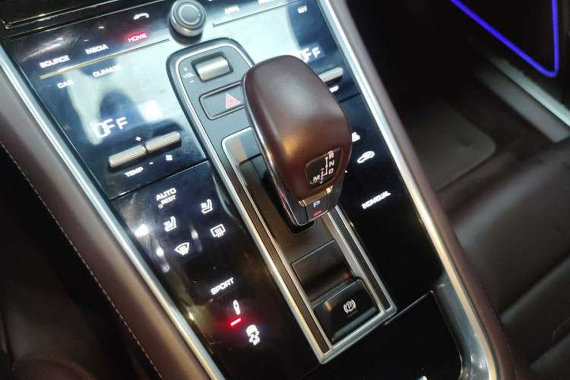 Used Porsche Panamera 2017 Panamera 4S Executive Long Wheelbase 2.9T Gear Lever
