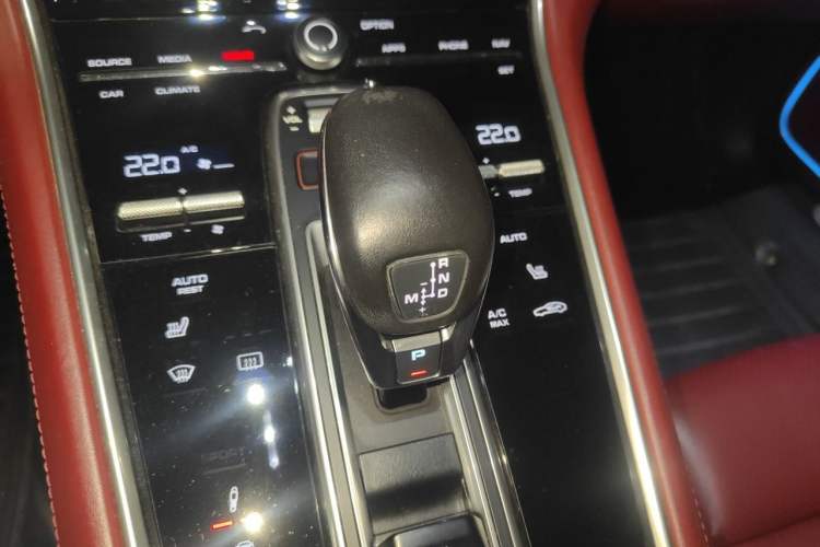 Used Porsche Panamera 2017 Panamera 4 Executive Long Wheelbase 3.0T Gear Lever