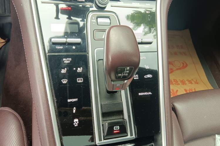 Used Porsche Panamera 2017 Panamera 4 Executive Long Wheelbase 3.0T Gear Lever