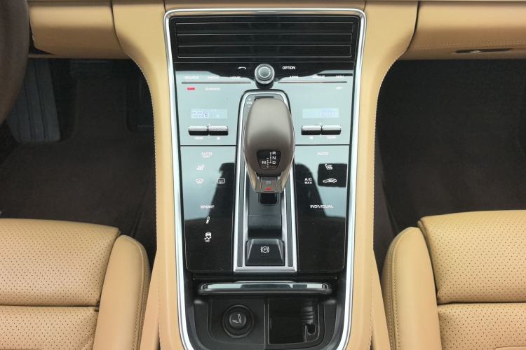 Used Porsche Panamera 2017 Panamera Executive Long Wheelbase 3.0T Interior 4