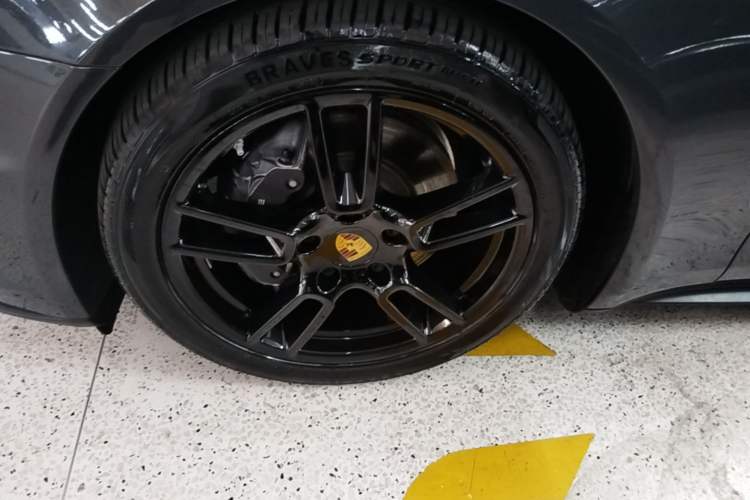 Used Porsche Panamera 2017 Panamera 3.0T Left Front Wheel Hub