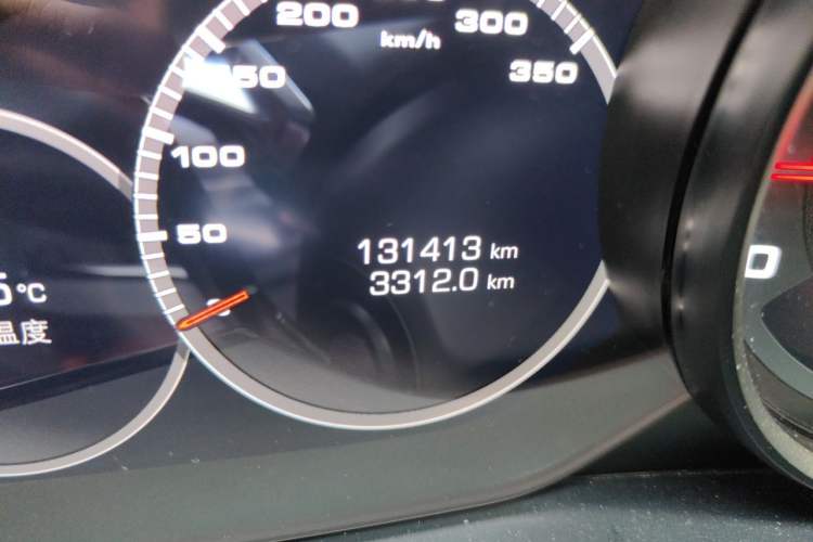 Used Porsche Panamera 2017 Panamera 3.0T Odometer Close Up