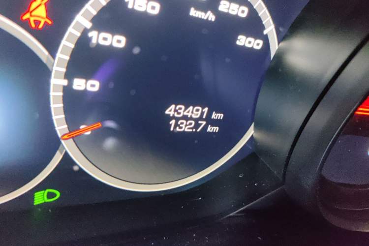 Used Porsche Panamera 2017 Panamera 3.0T Odometer Close Up
