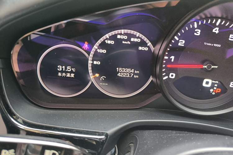 Used Porsche Panamera 2017 Panamera 3.0T Odometer Close Up