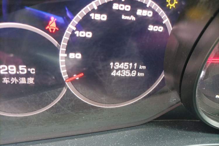 Used Porsche Panamera 2017 Panamera 3.0T Odometer Close Up