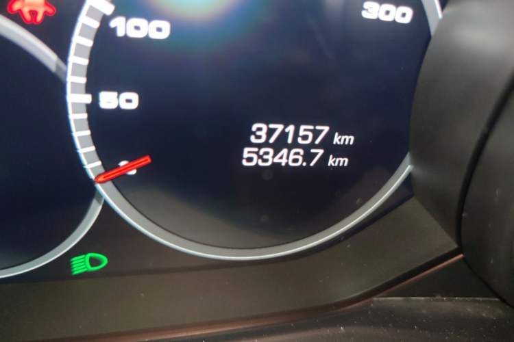 Used Porsche Panamera 2017 Panamera 3.0T Odometer Close Up