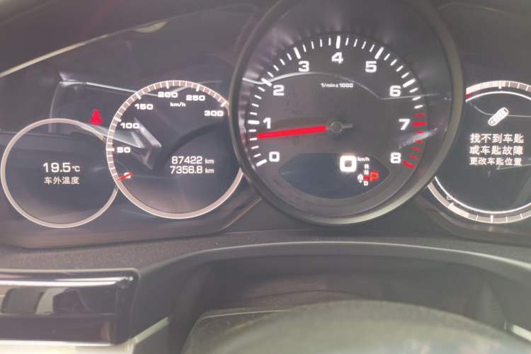 Used Porsche Panamera 2017 Panamera 3.0T Odometer Close Up