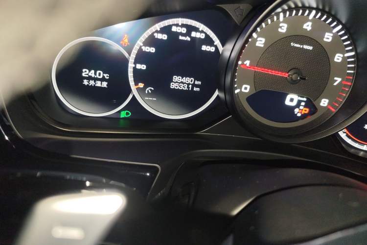 Used Porsche Panamera 2017 Panamera 3.0T Odometer Close Up