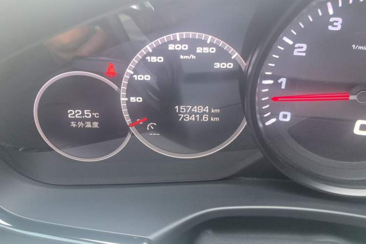 Used Porsche Panamera 2017 Panamera 3.0T Odometer Close Up
