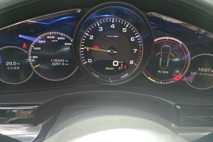 Used Porsche Panamera 2017 Panamera 4 E-Hybrid Executive Long Wheelbase 2.9T Odometer Close Up