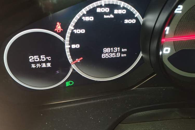Used Porsche Panamera 2017 Panamera 3.0T Odometer Close Up