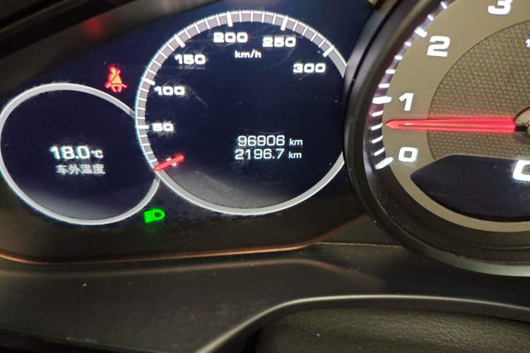 Used Porsche Panamera 2017 Panamera 3.0T Odometer Close Up