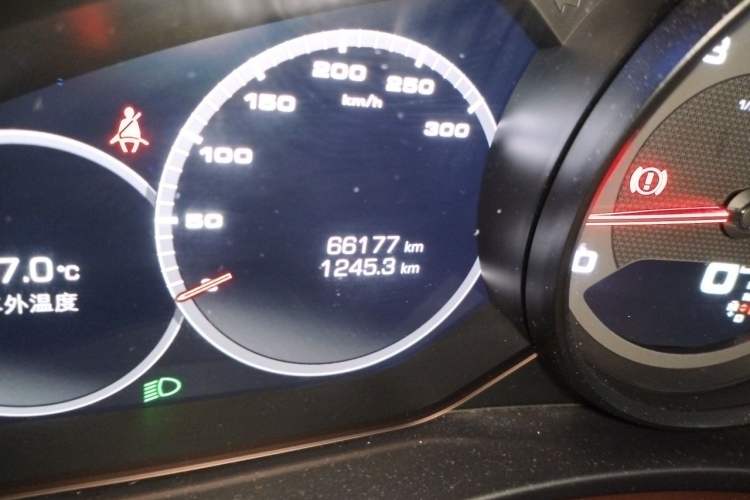 Used Porsche Panamera 2017 Panamera 3.0T Odometer Close Up