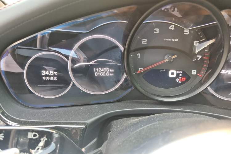 Used Porsche Panamera 2017 Panamera 3.0T Odometer Close Up