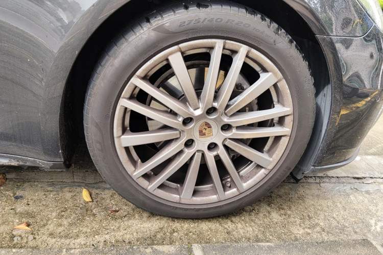Used Porsche Panamera 2017 Panamera 3.0T Right Front Wheel Hub