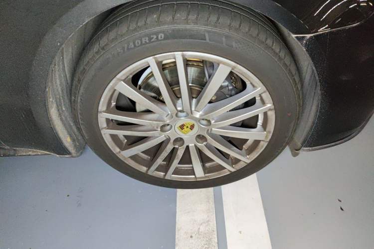 Used Porsche Panamera 2017 Panamera 3.0T Right Front Wheel Hub