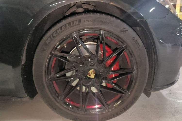 Used Porsche Panamera 2017 Panamera 3.0T Right Front Wheel Hub