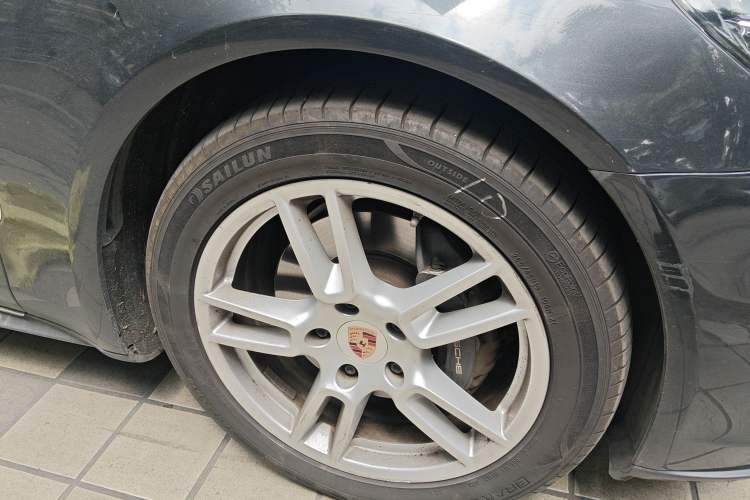 Used Porsche Panamera 2017 Panamera 4 Executive Long Wheelbase 3.0T Right Front Wheel Hub