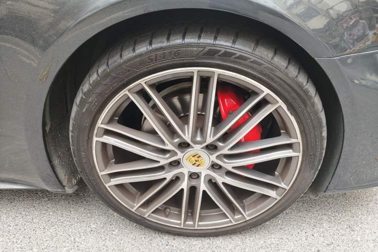 Used Porsche Panamera 2017 Panamera 3.0T Right Front Wheel Hub