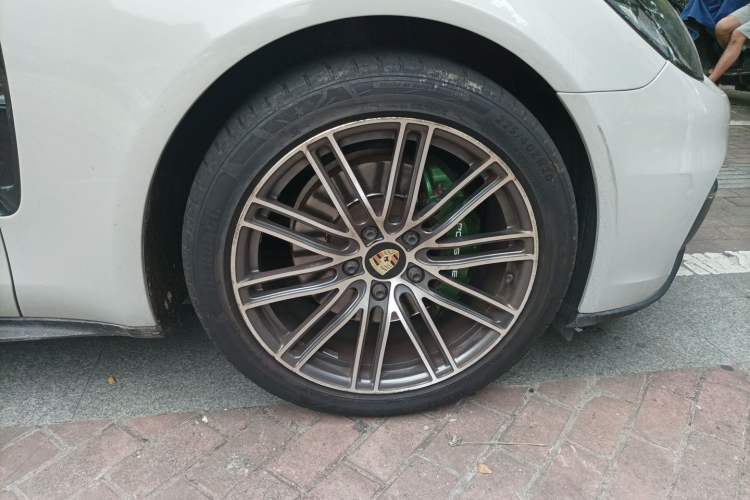 Used Porsche Panamera 2017 Panamera 3.0T Right Front Wheel Hub